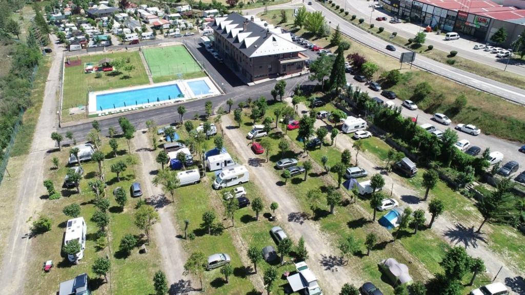 Sabinanigo Camp & Hotel Exterior foto